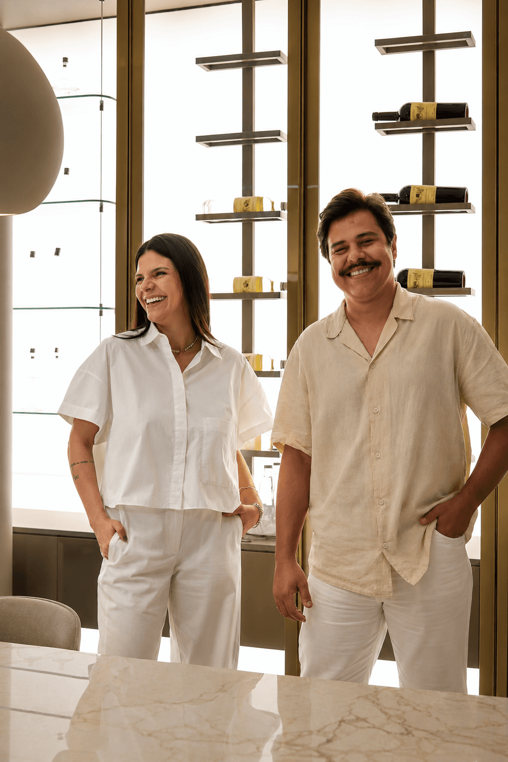 Erickssen Farias e Thayane Carvalho no showroom Casa Marmo